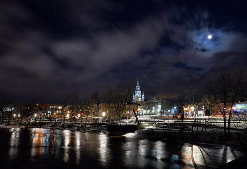 Voir le projet Mise en lumière du Jardin des arts à Saint-Jérôme