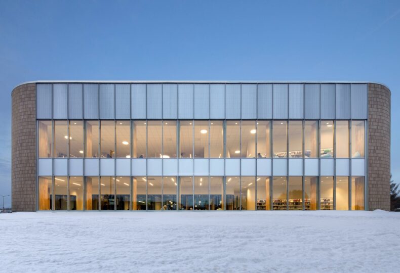 Voir le projet Bibliothèque du Campus de la santé de l’Université de Sherbrooke