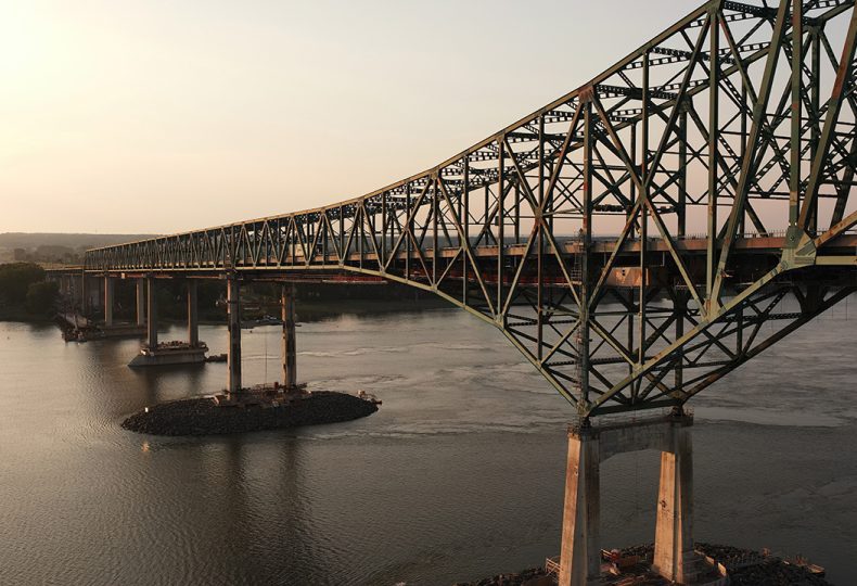 Voir le projet Remplacement du tablier du pont Laviolette